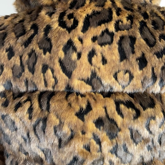 Abercrombie &Fitch leopard faux fur mini puffer.  NWT - Picture 8 of 11